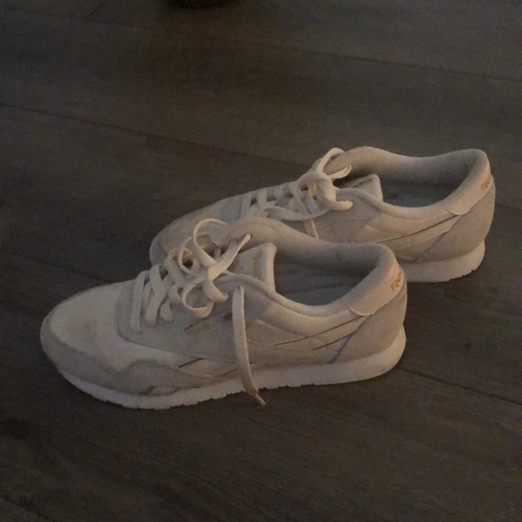 Super cute Reebok Sneakers! - Picture 3 of 3